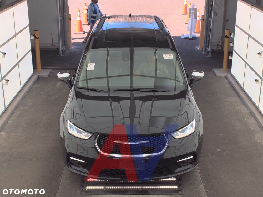 Chrysler Pacifica - 2