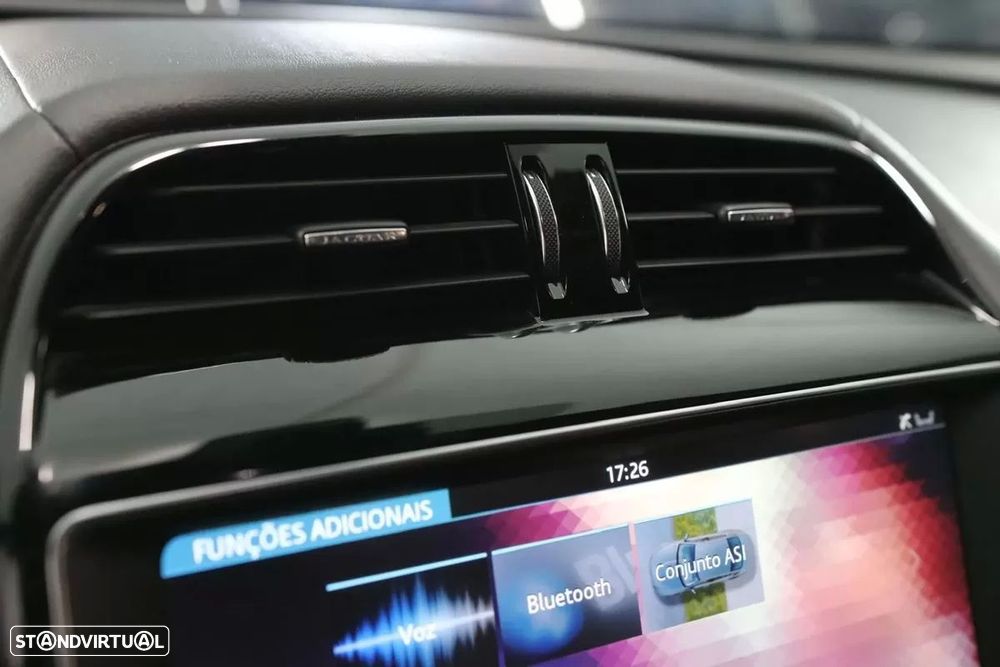 Jaguar F-Pace 25d AWD Aut. R-Sport - 24