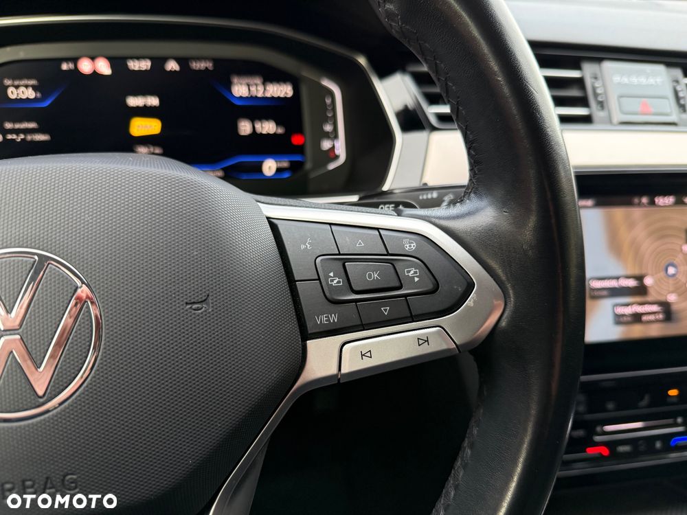 Volkswagen Passat 2.0 TDI 4Mot Elegance DSG - 26