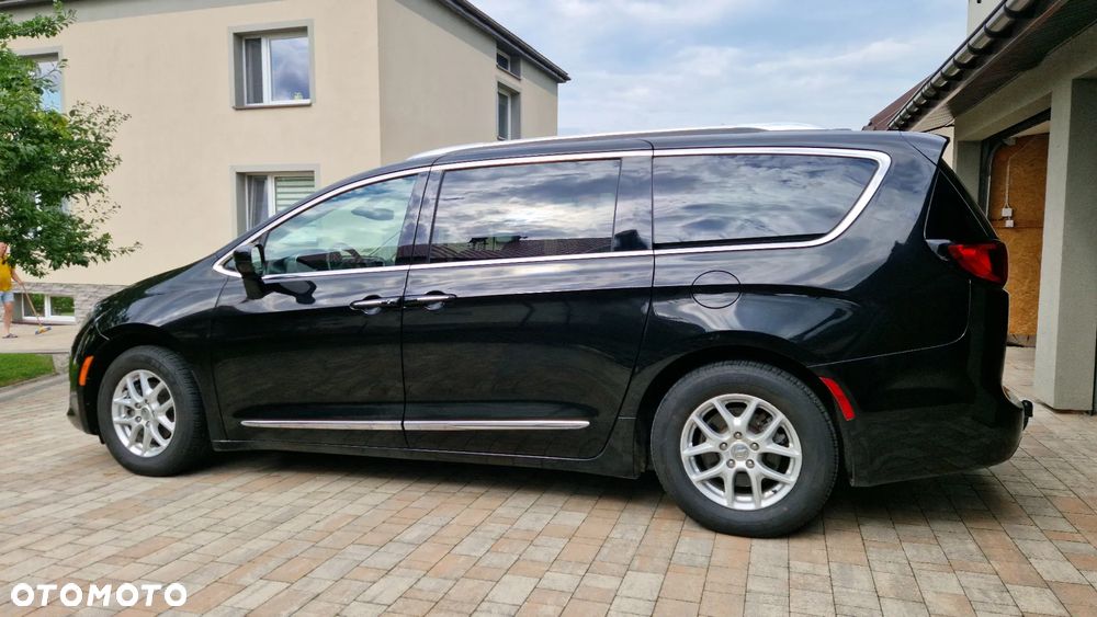 Chrysler Pacifica - 5