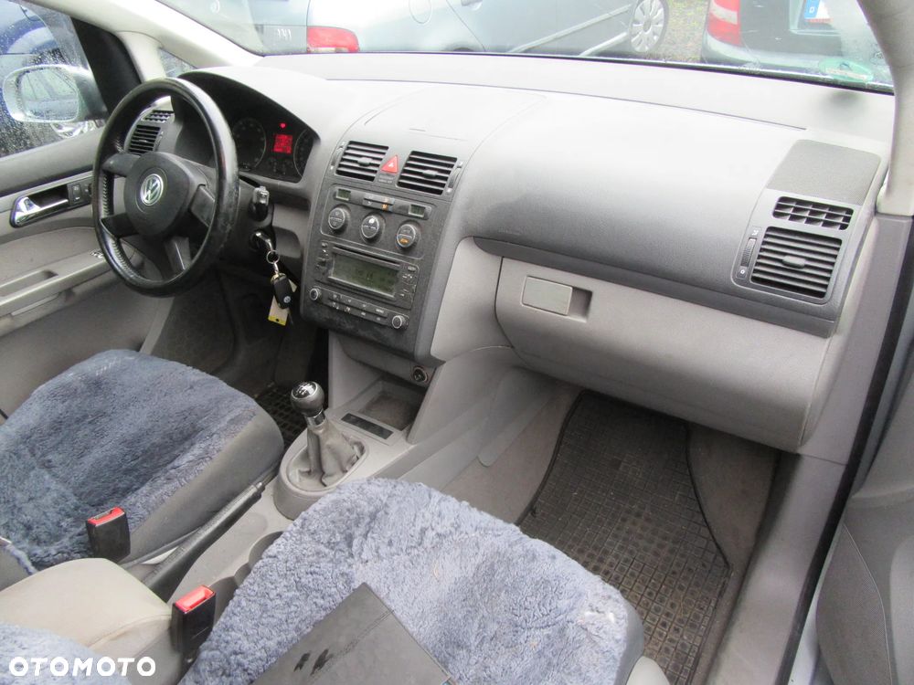 Volkswagen Touran 1.6 FSI - 12