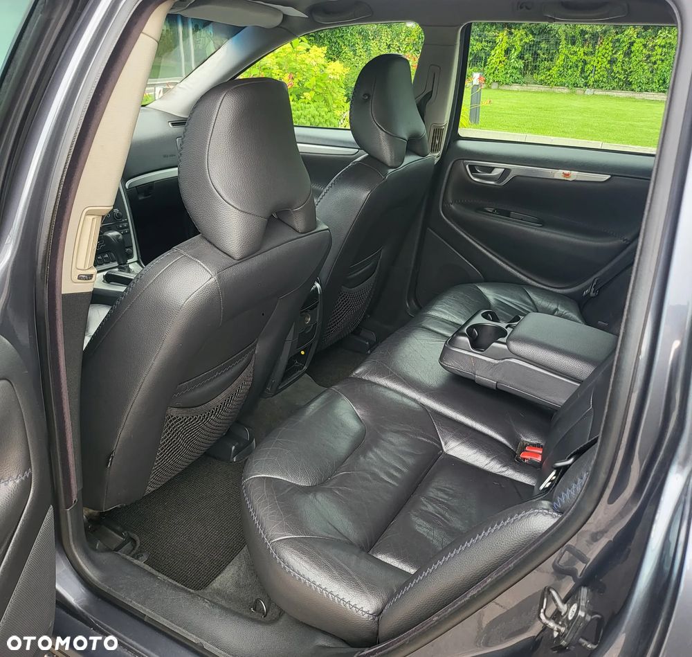 Volvo XC 70 2.4 AWD Automatik Momentum - 12