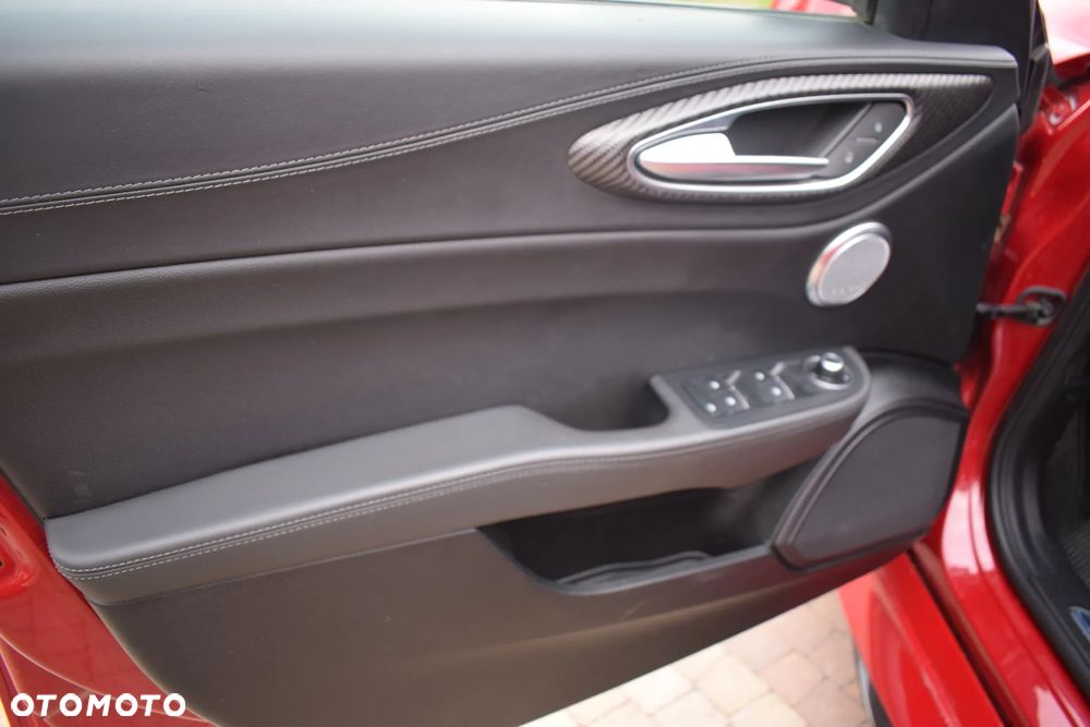 Alfa Romeo Giulia 2.9 Bi Turbo V6 Quadrifoglio - 12