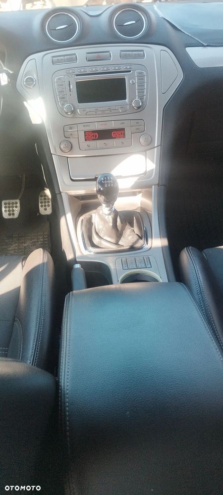 Ford Mondeo 2.0 TDCi Ghia - 19