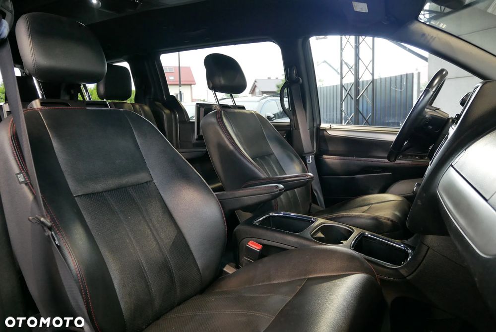 Dodge Grand Caravan - 11