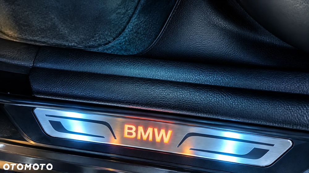 BMW Seria 5 525d Luxury Line - 28