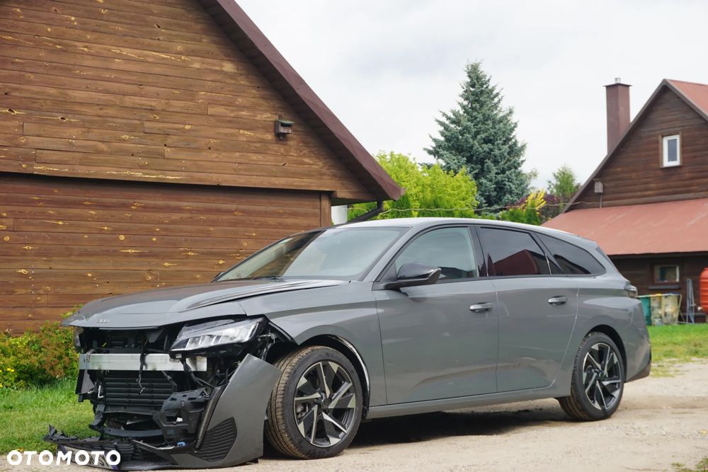 Peugeot 308 1.2 mHEV Allure S&S e-DCS6 - 17
