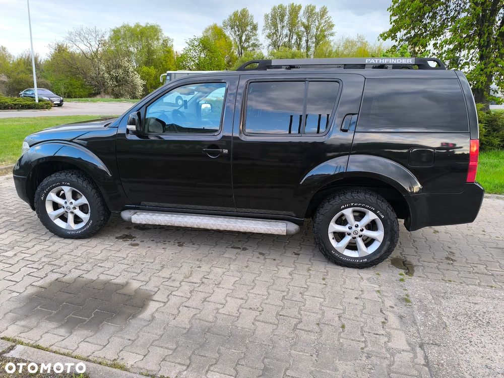 Nissan Pathfinder 2.5 D LE - 8