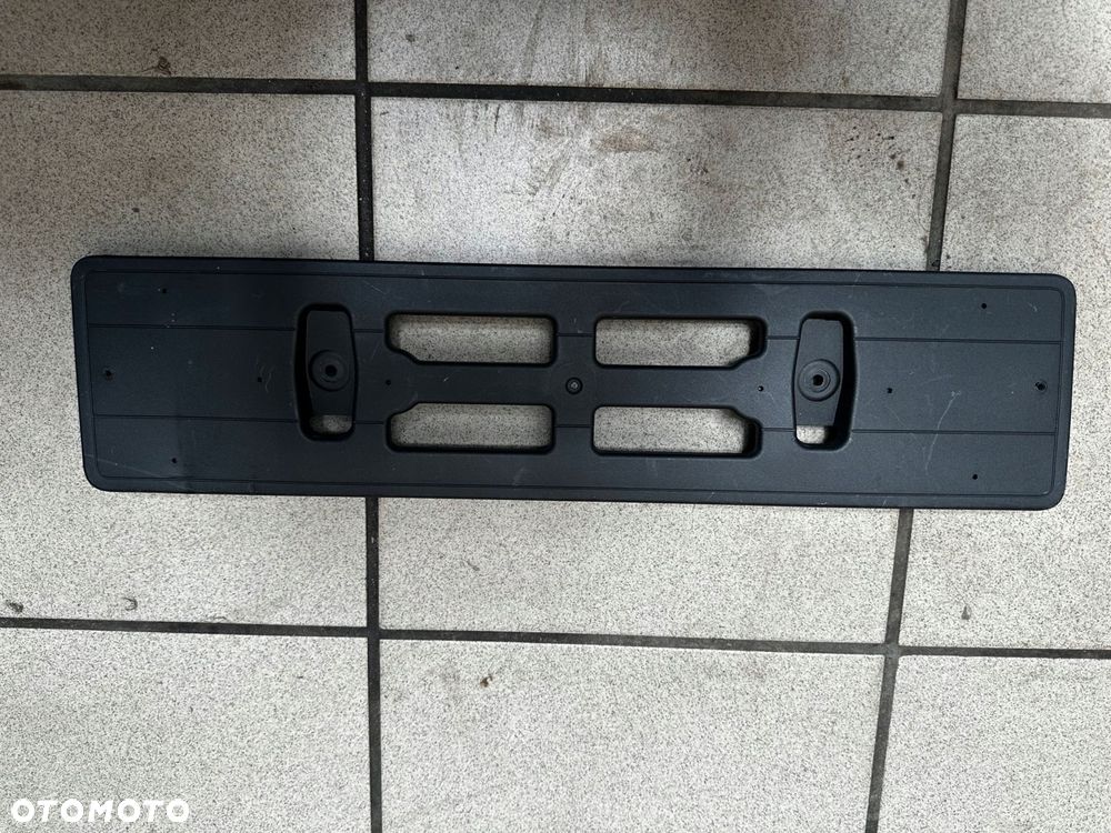 volvo xc40 lift 21-23 ramka pod tablicę przód - 1