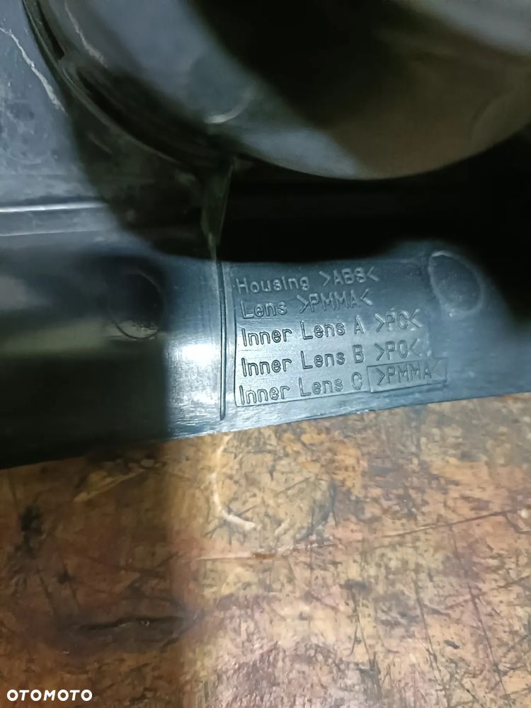 TOYOTA AVENSIS II T25 03-09 KOMBI LAMPA PRAWY TYŁ PRAWA TYLNA PT EU * - 11