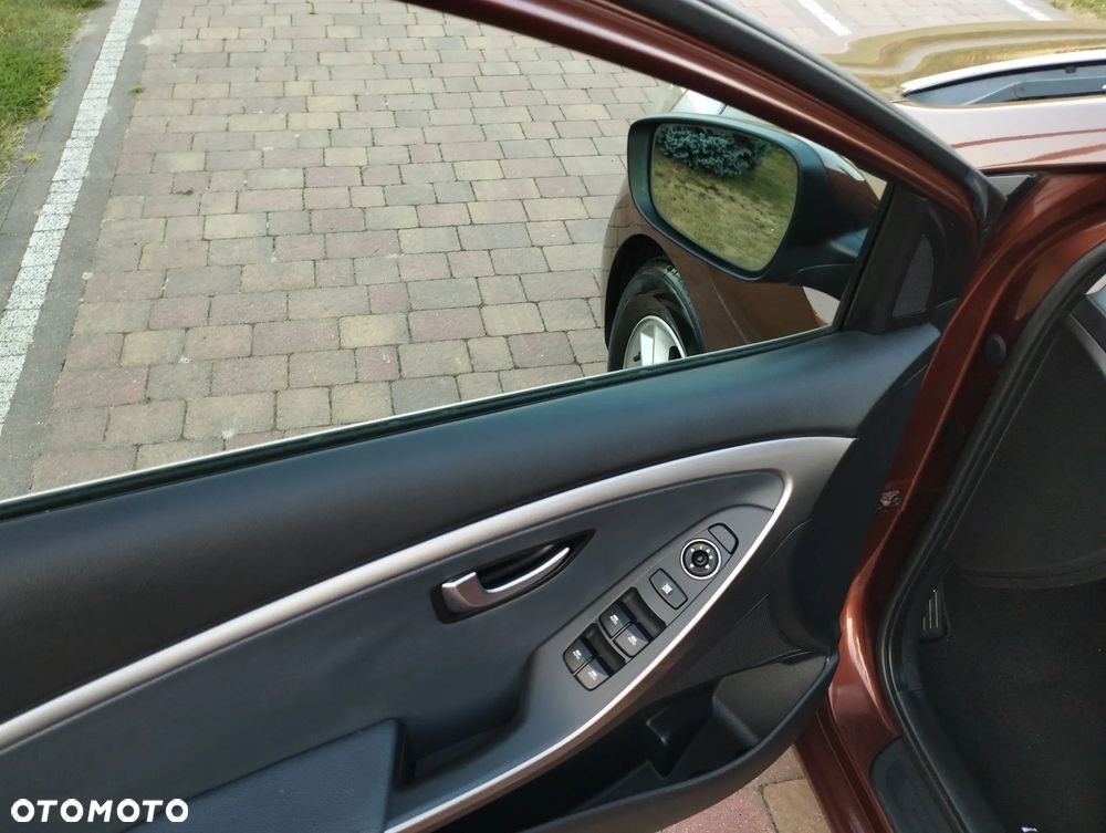 Hyundai i30 1.6 GDI Premium - 11