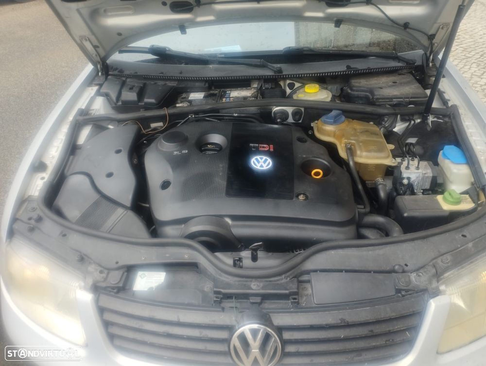 VW Passat 1.9 TDi Confortline - 11
