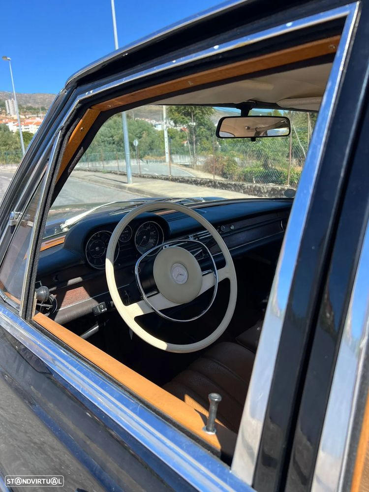Mercedes-Benz 280 - 32
