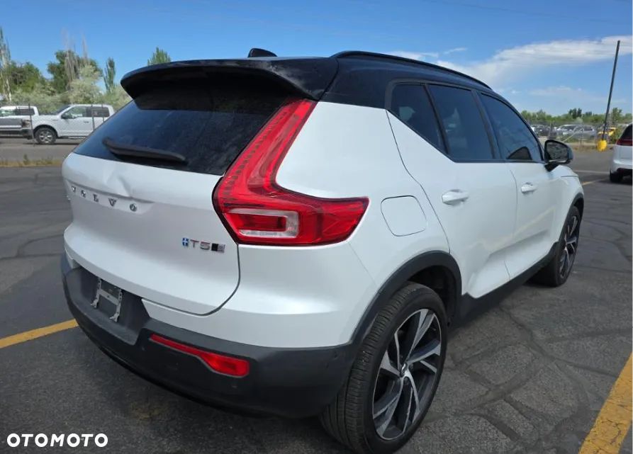 Volvo XC 40 T5 AWD R-Design - 4