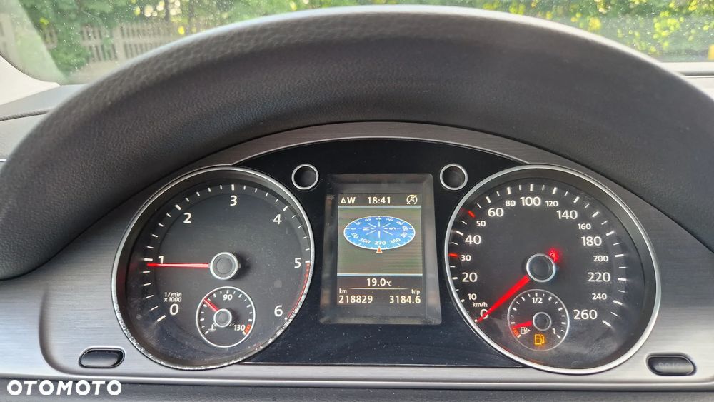 Volkswagen Passat 2.0 TDI Individual - 19