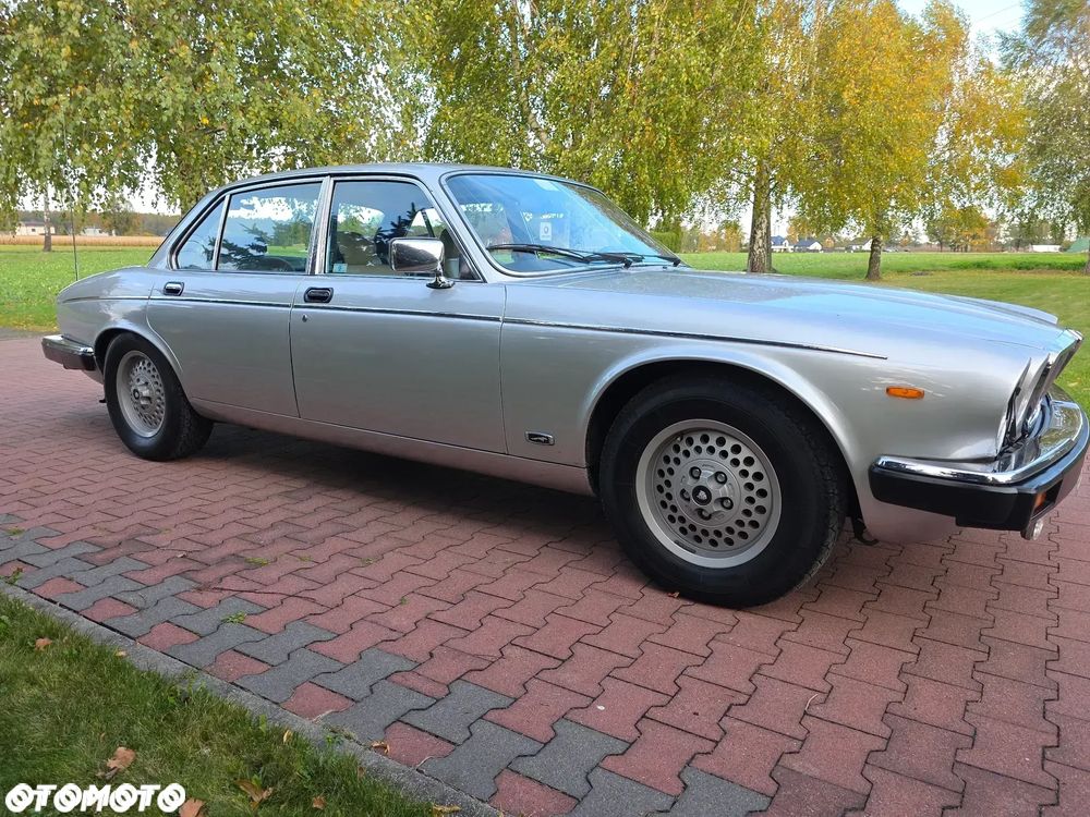 Jaguar XJ - 7