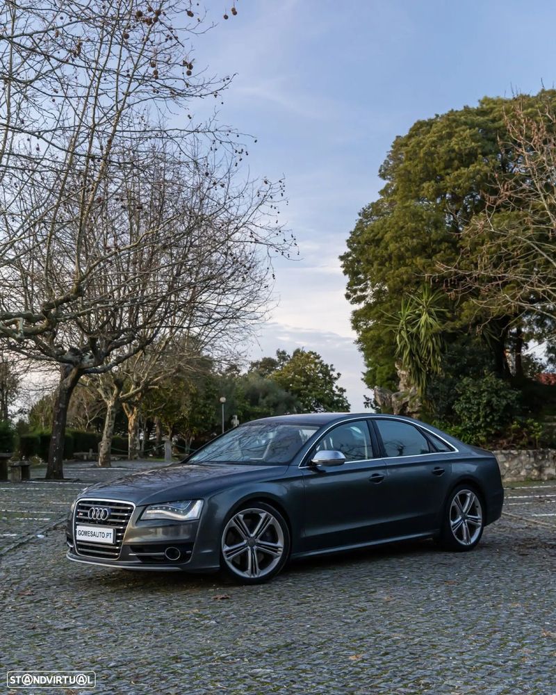 Audi S8 - 2