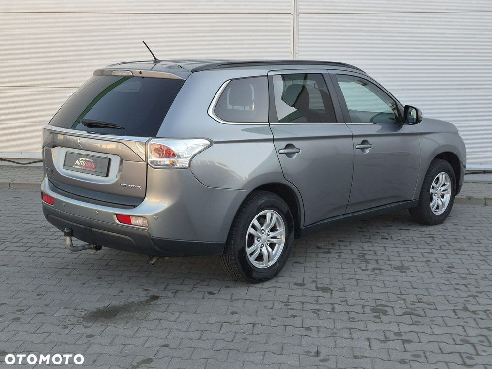 Mitsubishi Outlander - 13