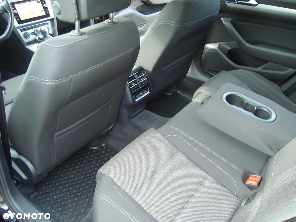 Volkswagen Passat 2.0 TDI BMT Comfortline DSG - 29