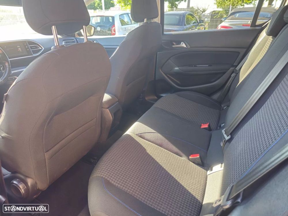 Peugeot 308 1.5 BlueHDi Style - 11