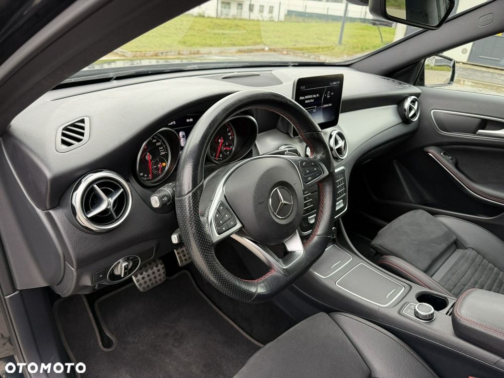 Mercedes-Benz GLA 180 7G-DCT AMG Line - 18