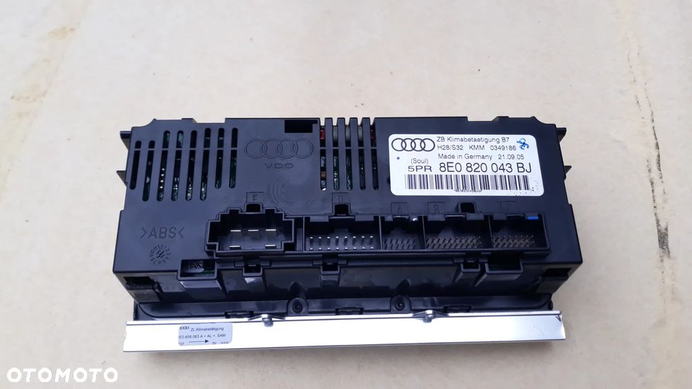 Audi A4 B6 Audi A4 B7 PANEL NAWIEWU  Powietrza   8e0820043aj 8e0820043h 8E0820043BJ - 8