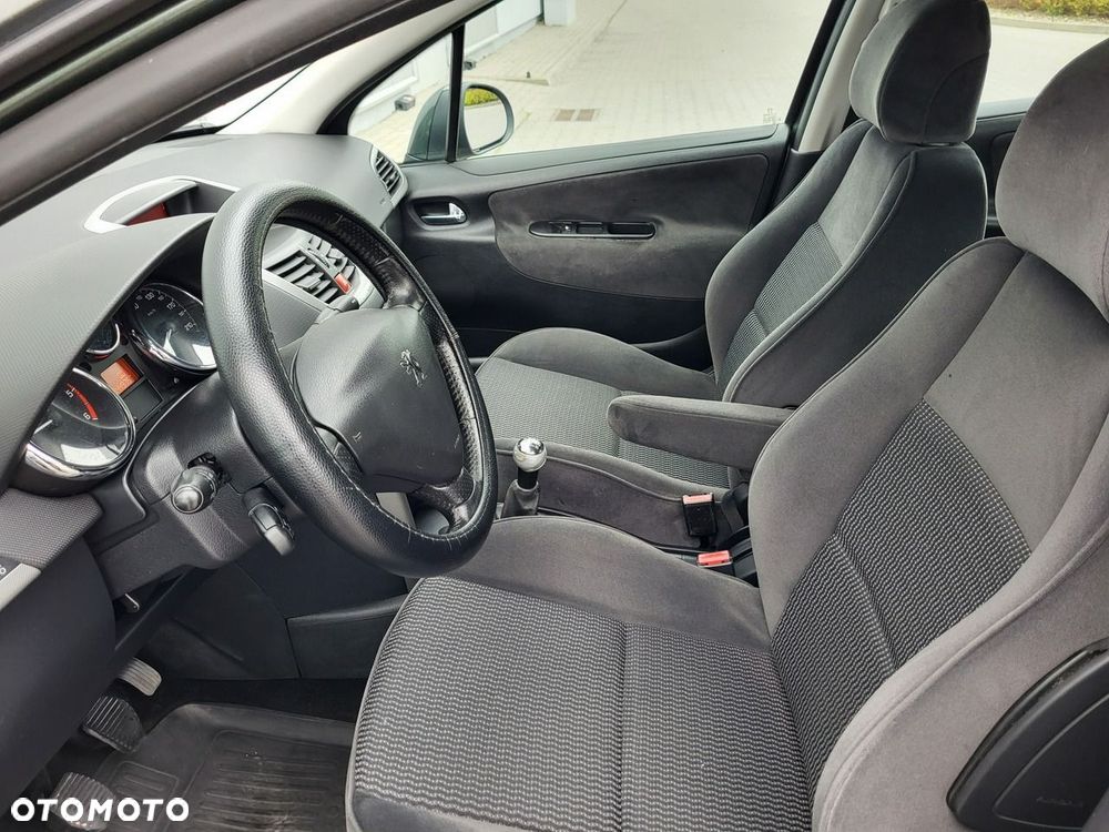 Peugeot 207 - 22