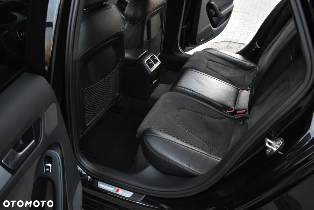 Audi A4 Limousine - 17