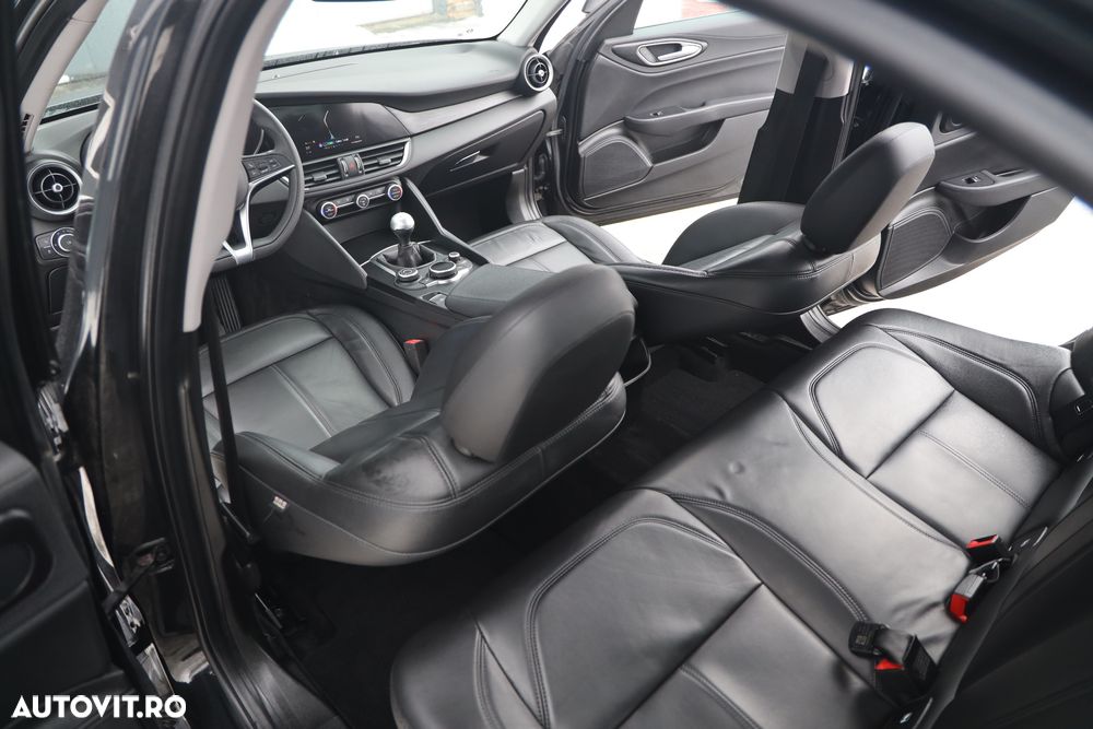 Alfa Romeo Giulia 2.2 - 9