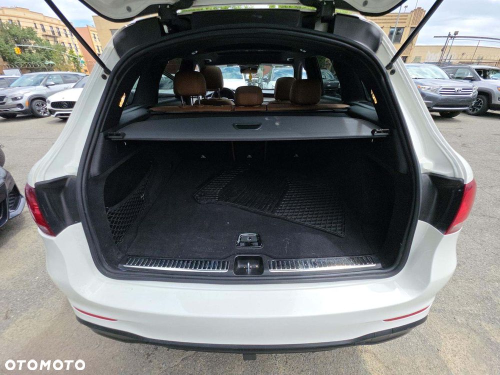 Mercedes-Benz GLC 300 4Matic 9G-TRONIC AMG Line - 14