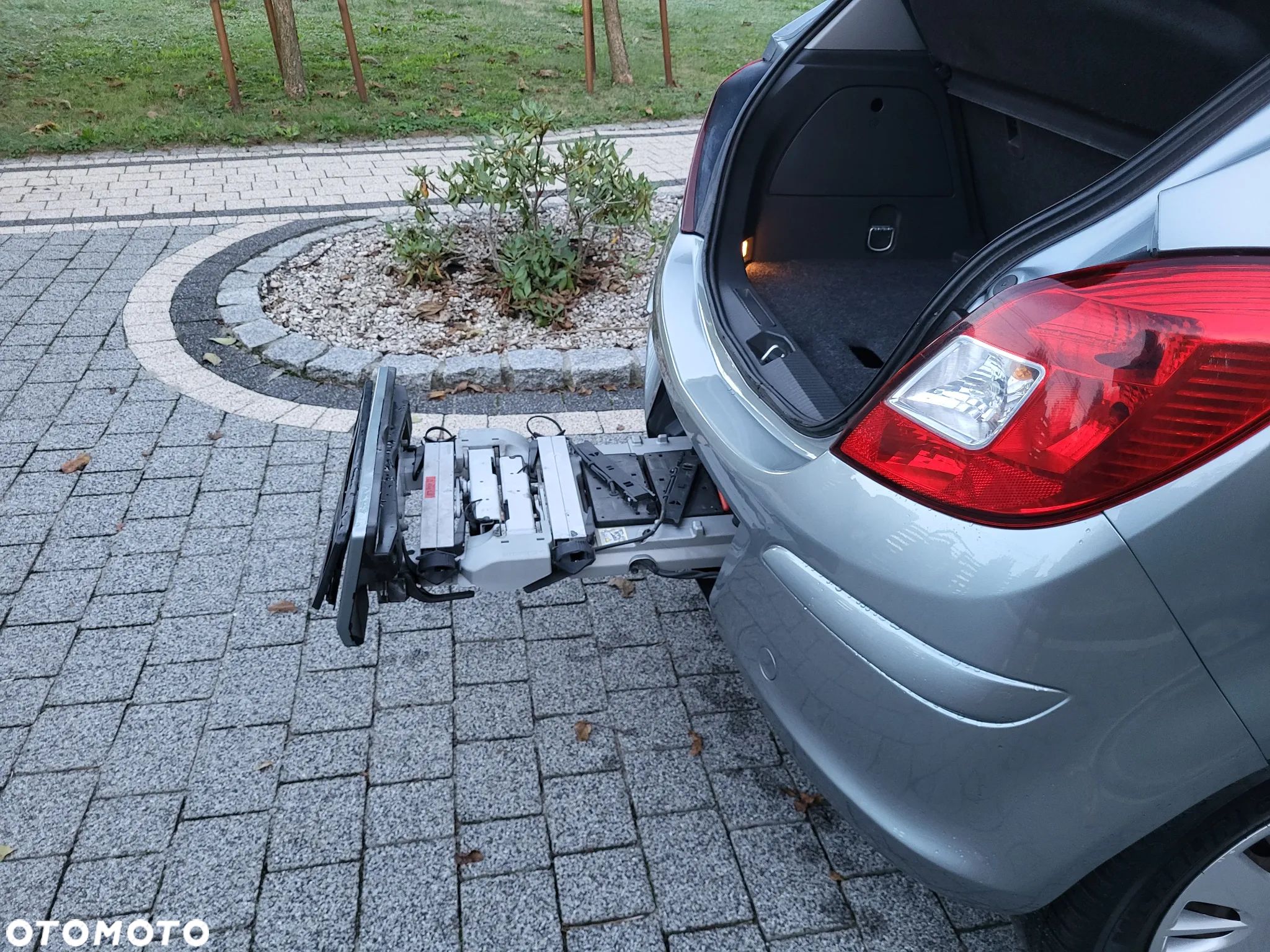 Opel Corsa 1.4 16V Enjoy - 1