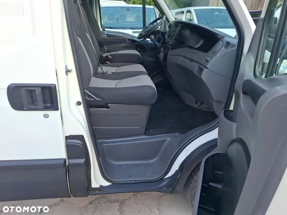 Iveco Daily 35S13 L2H2 ŚREDNIAK Klima HAK 3500KG - 19