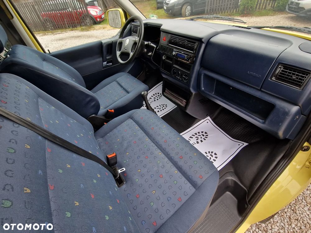 Volkswagen Caravelle - 9