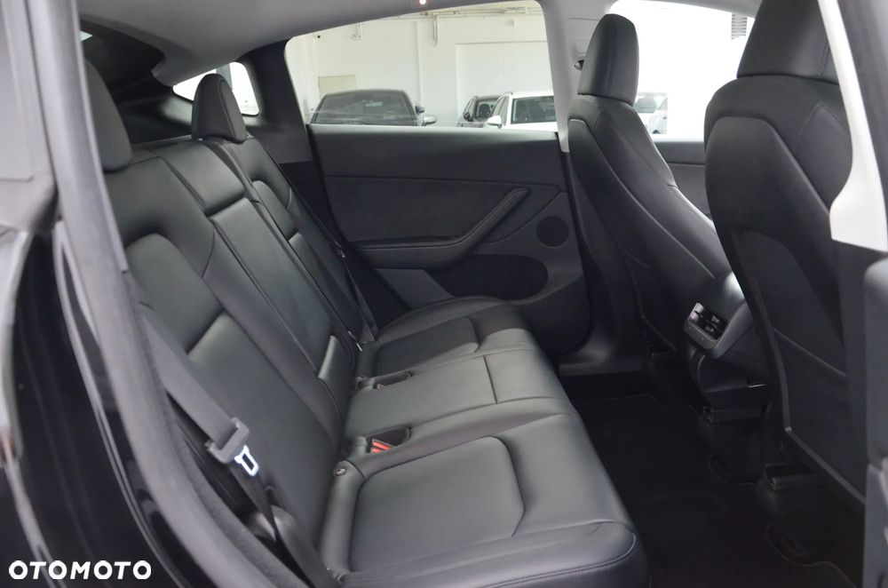Tesla Model Y Long Range Dual Motor AWD - 14