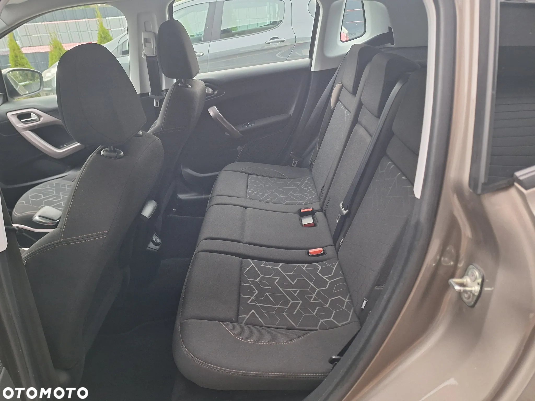 Peugeot 2008 - 11