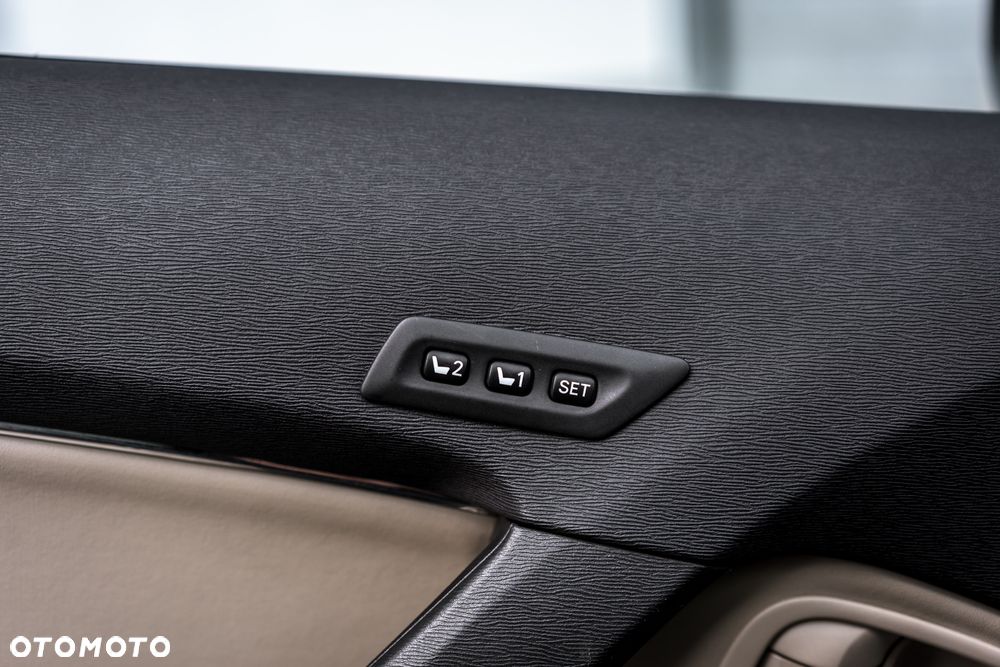 Toyota Avensis 2.0 Sol plus NAVI - 28