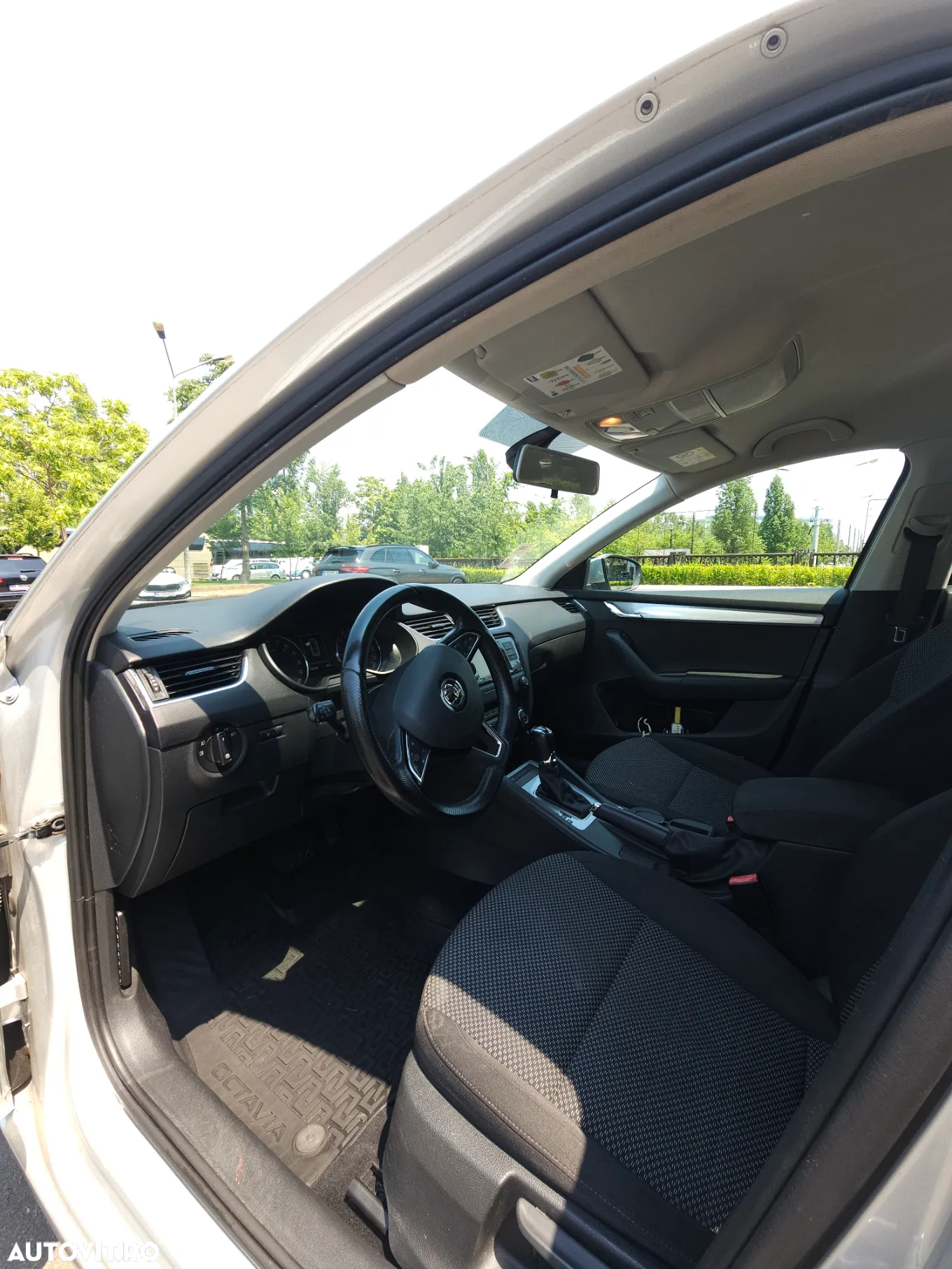 Skoda Octavia 1.6 TDI DSG Style - 6