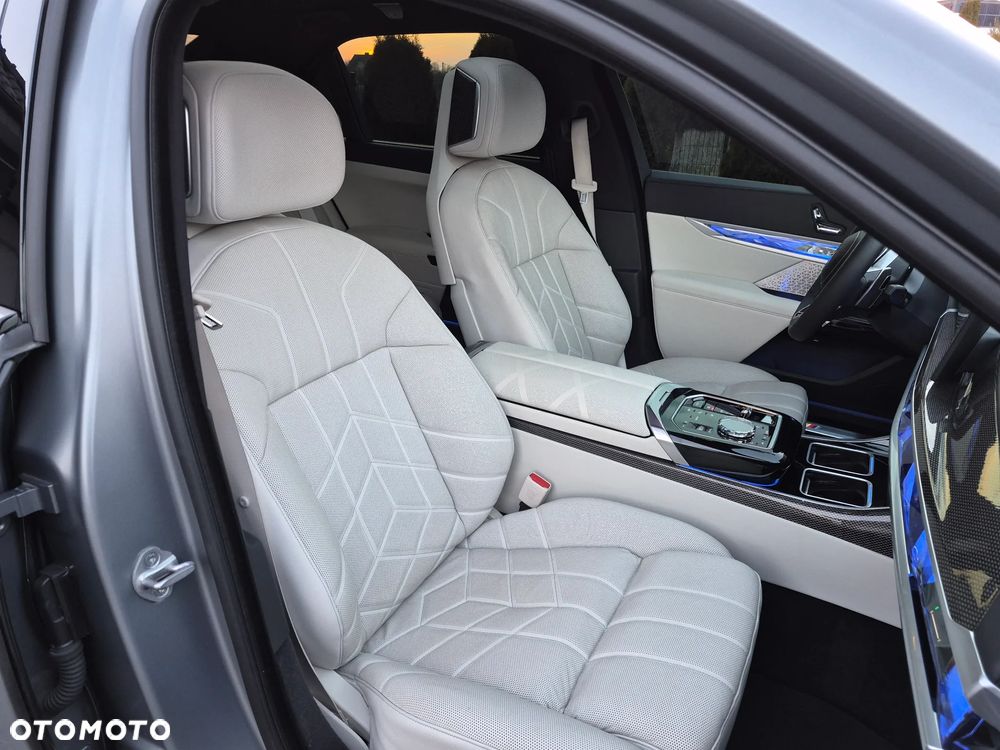 BMW Seria 7 740i - 16