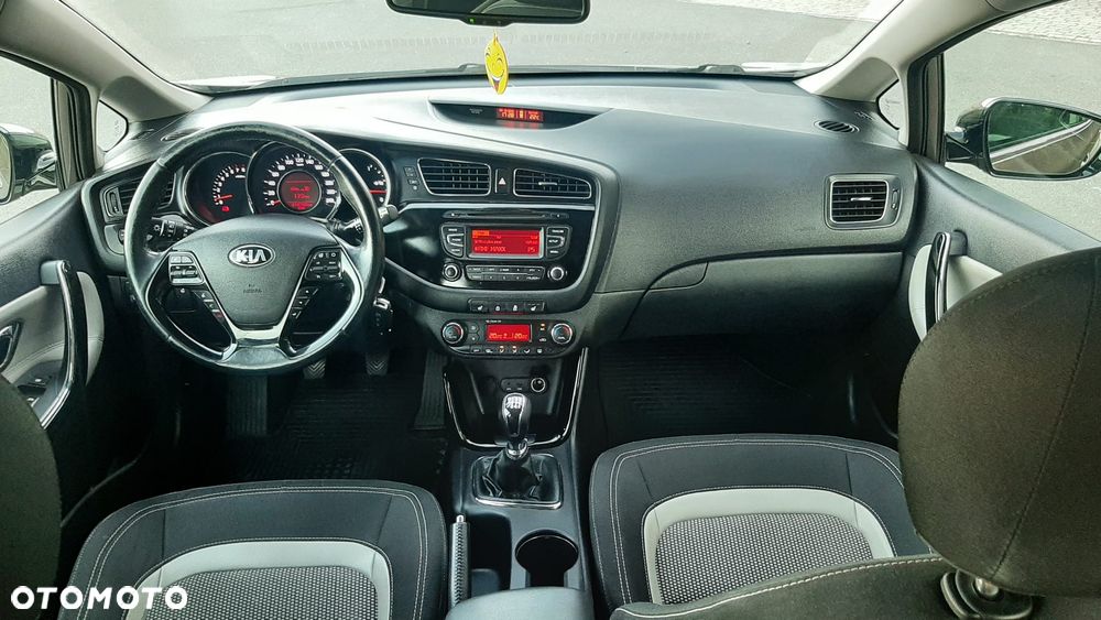 Kia Ceed 1.6 GDI Dream Team Edition - 26