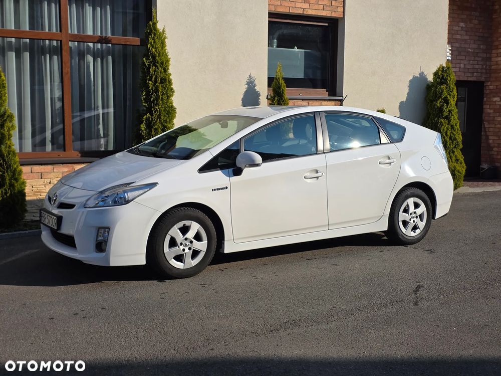 Toyota Prius (Hybrid) - 30