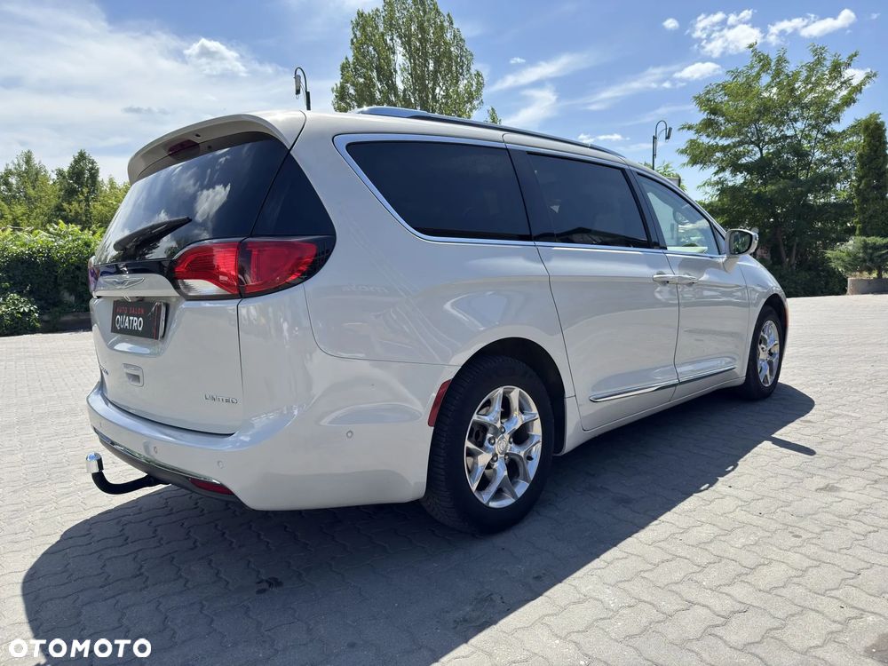 Chrysler Pacifica - 3