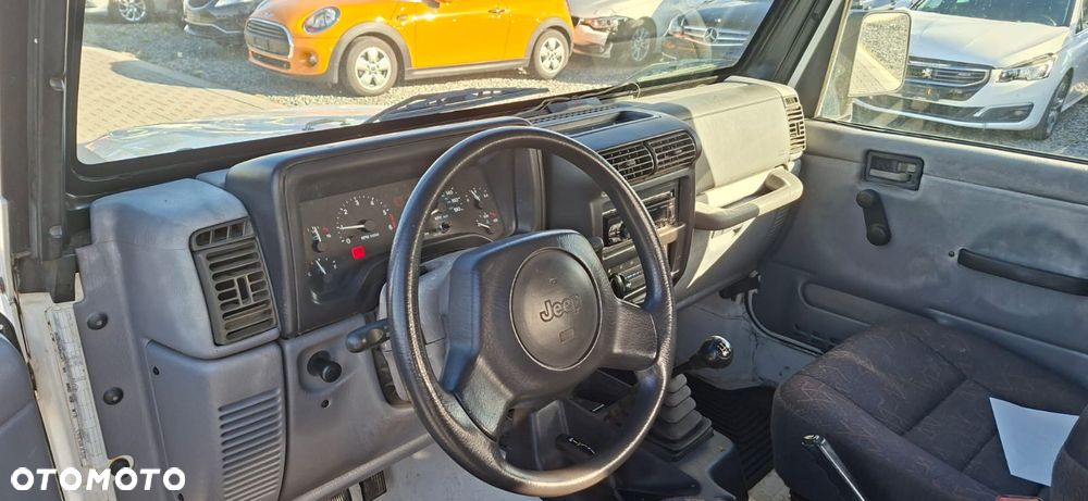 Jeep Wrangler 2.5L - 10