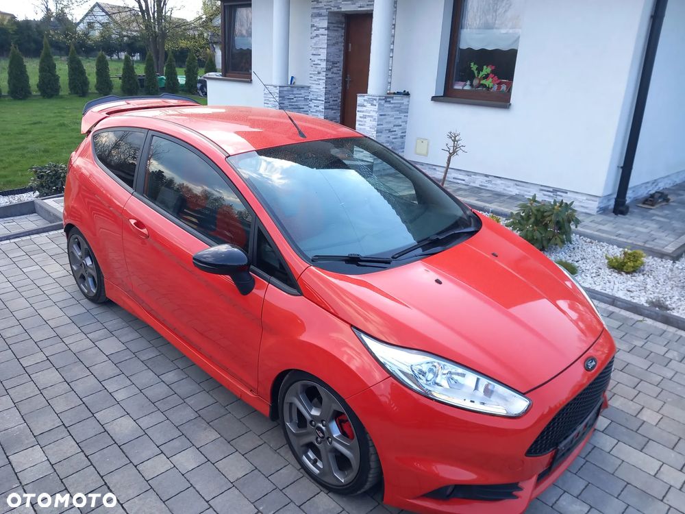 Ford Fiesta 1.6 EcoBoost ST - 19