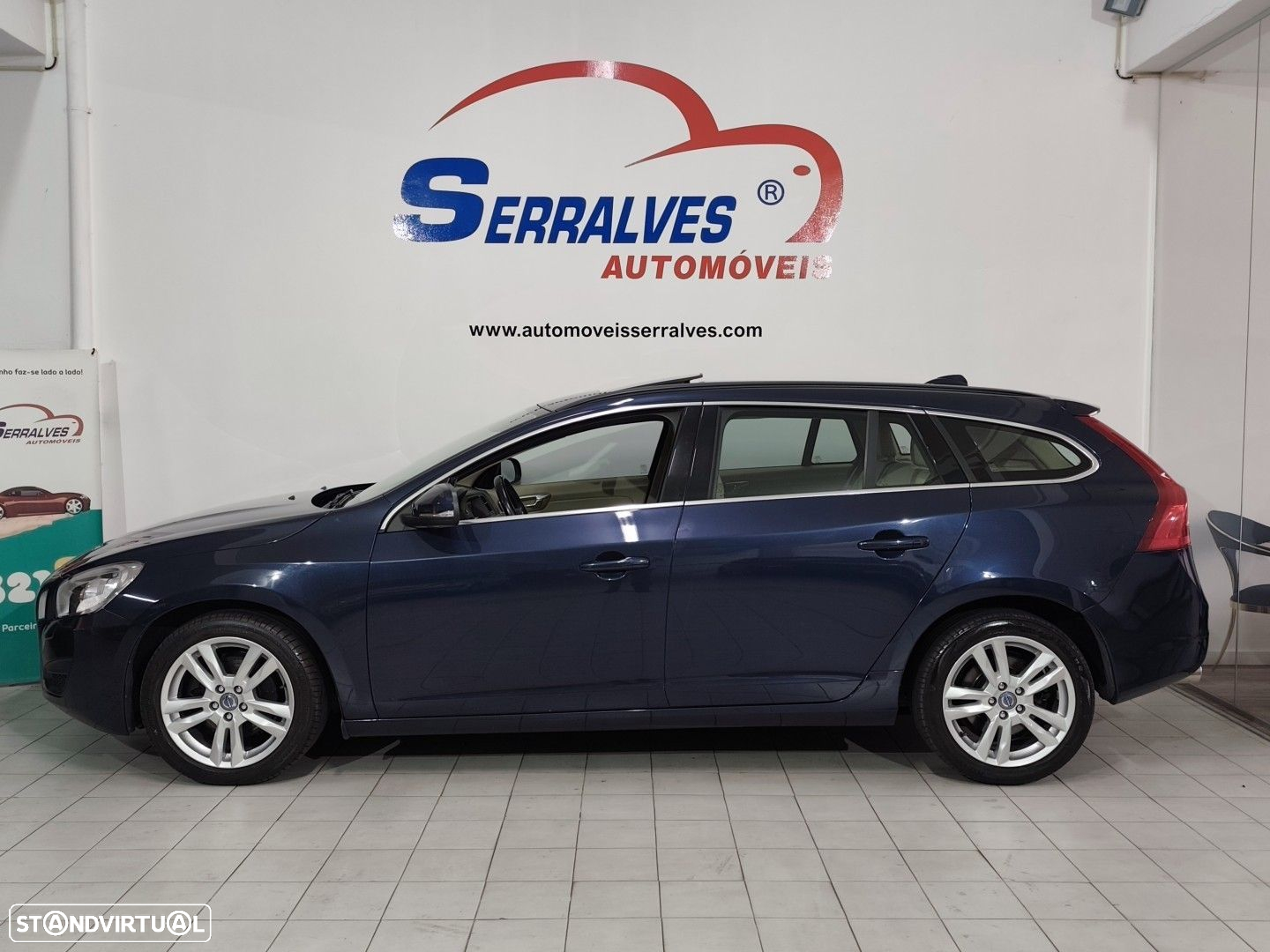Volvo V60 2.0 D4 Momentum - 4