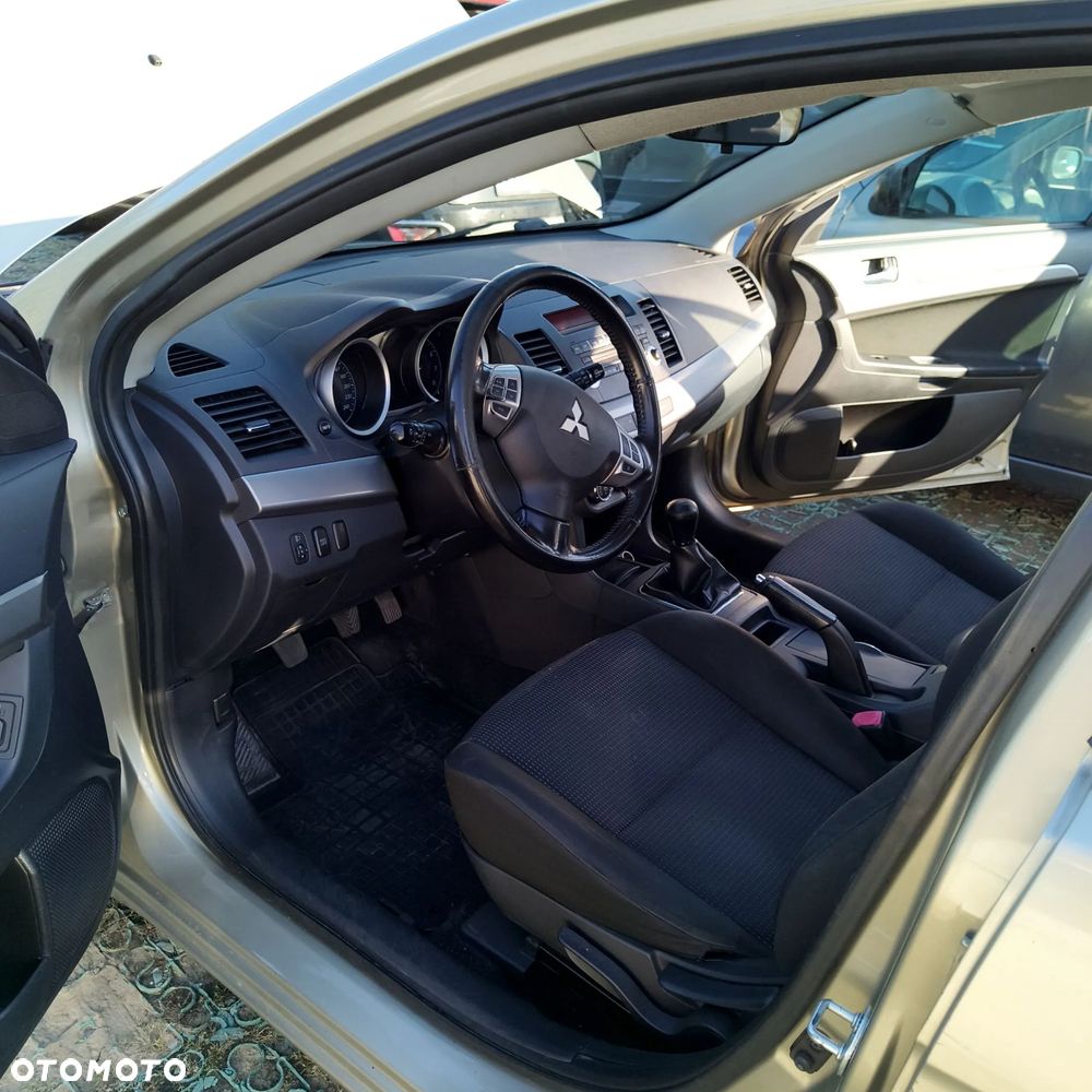 Mitsubishi Lancer - 14