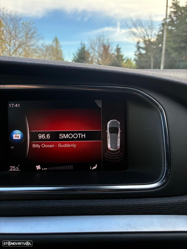 Volvo V40 2.0 D2 R-Design - 31