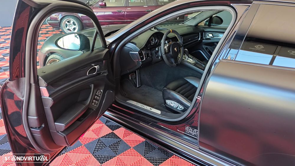 Porsche Panamera Turbo S PDK - 35