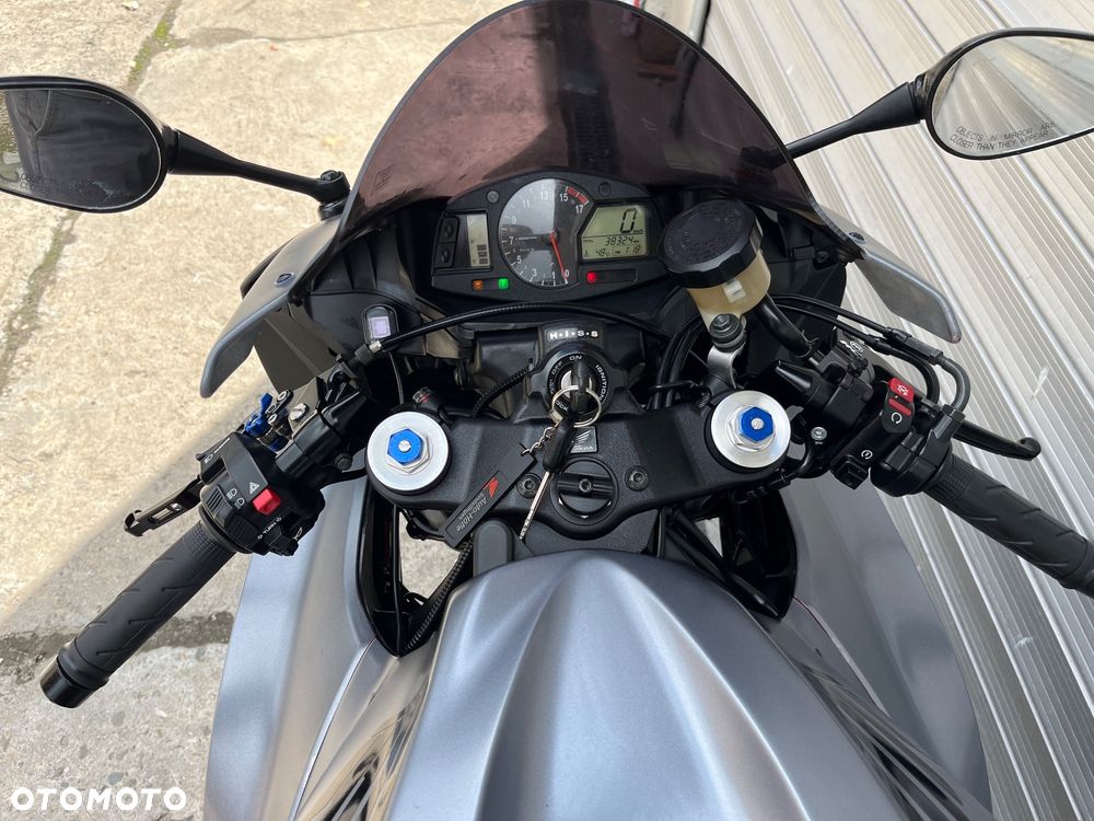 Honda CBR - 32