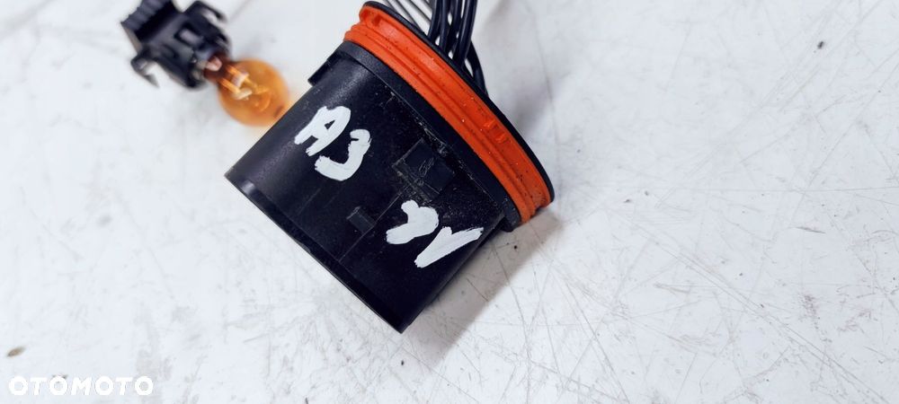 WIĄZKA REFLEKTORA XENON AUDI A3 8V 162183-00 - 3