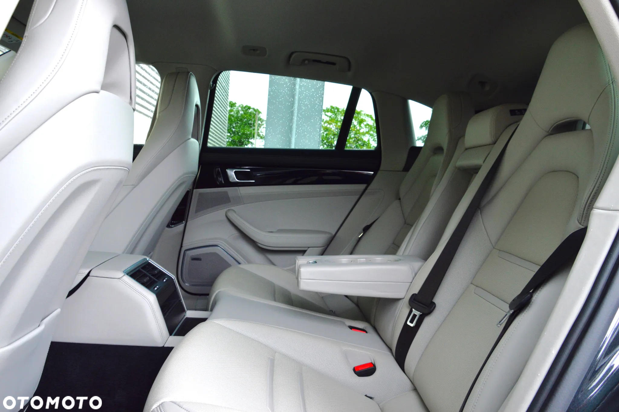 Porsche Panamera 4 Sport Turismo - 16